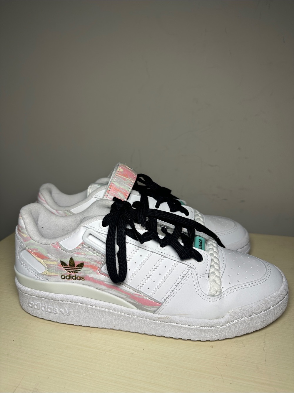Adidas forum low top I love dance frozen green and light pink White Sneakers
